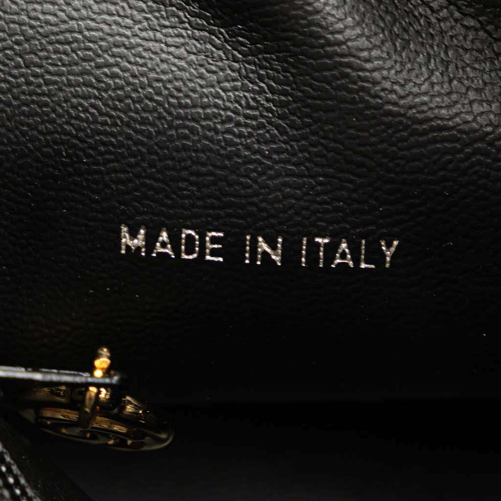 Chanel CC Caviar Cosmetic Pouch - Detail 1