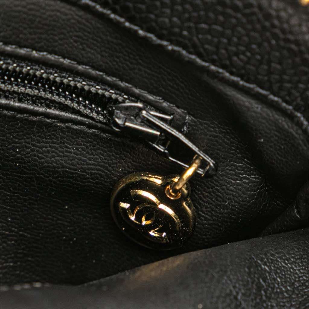 Chanel CC Caviar Cosmetic Pouch - Detail 2