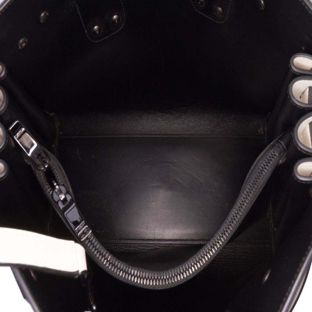 Saint Laurent Small Leather Sac De Jour Satchel - 4