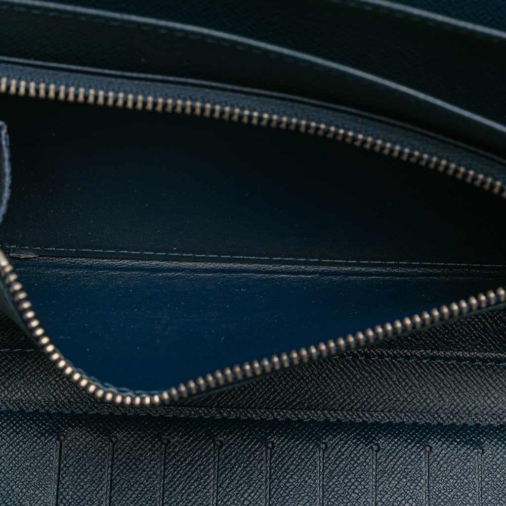 Louis Vuitton Taiga Atoll Organizer - 4