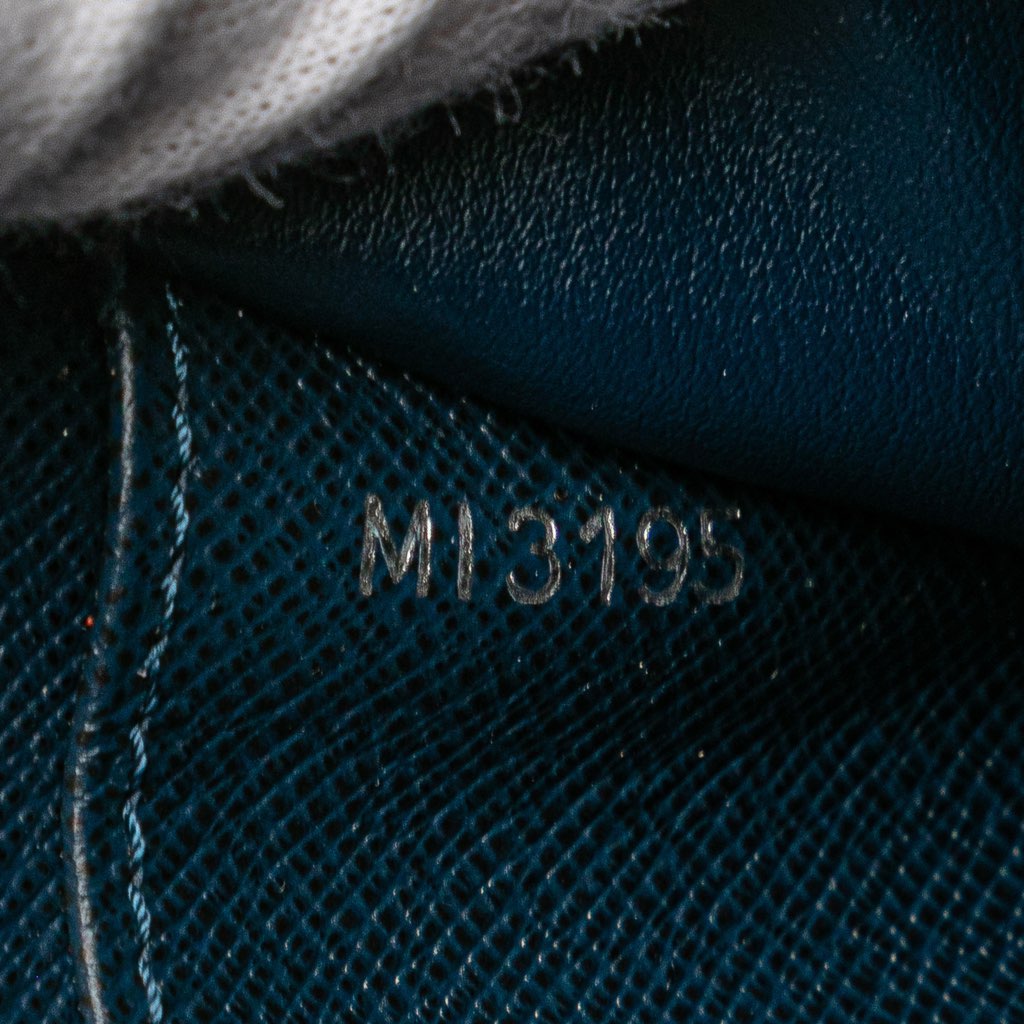 Louis Vuitton Taiga Atoll Organizer - Detail 1