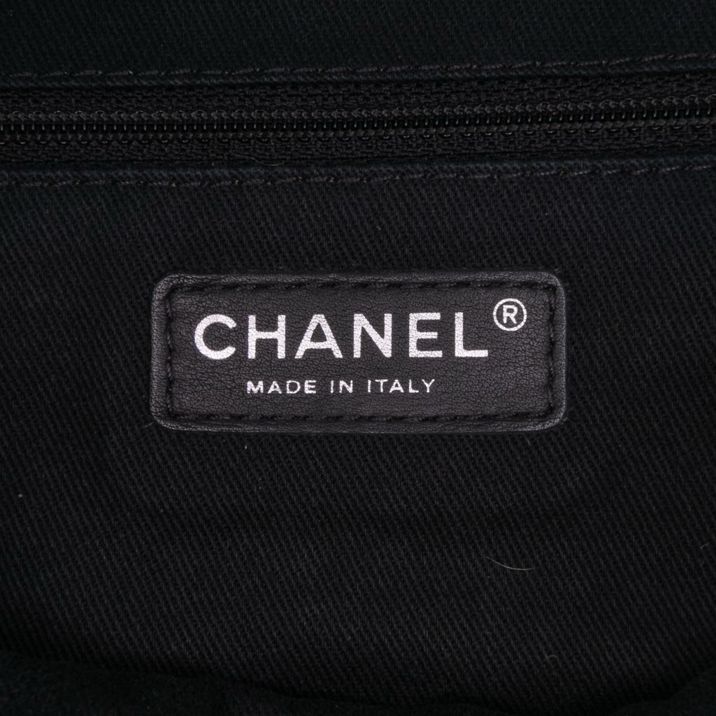Chanel Jumbo Quilted Iridescent Caviar Easy Flap - Side view