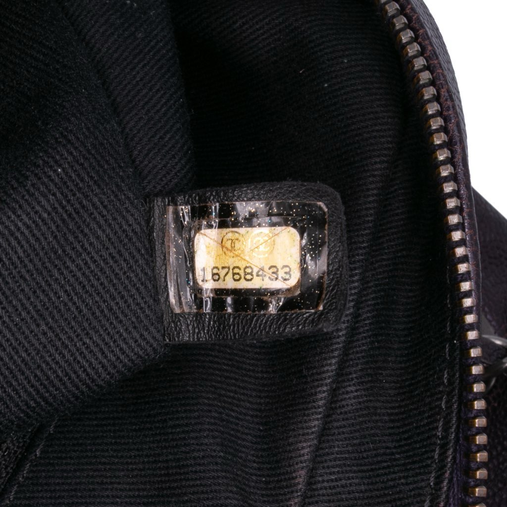 Chanel Jumbo Quilted Iridescent Caviar Easy Flap - Detail 1