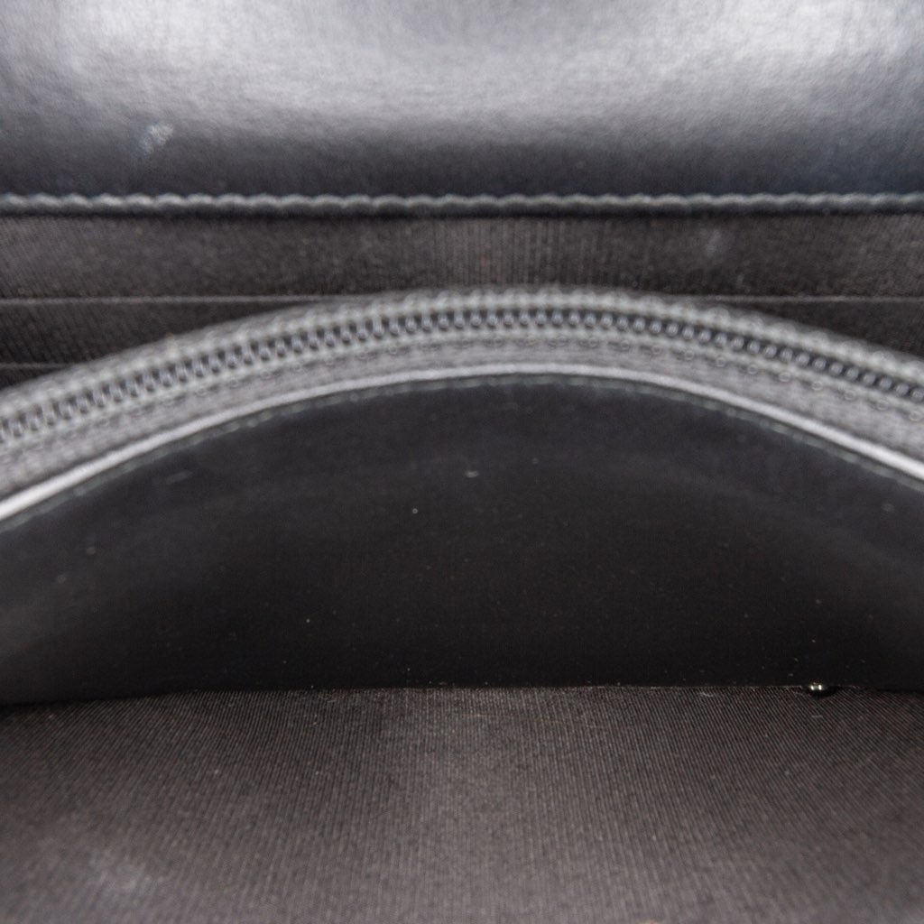 Chanel Quilted Crackled Patent Calfskin Pearl Wallet On Chain - Detail 1