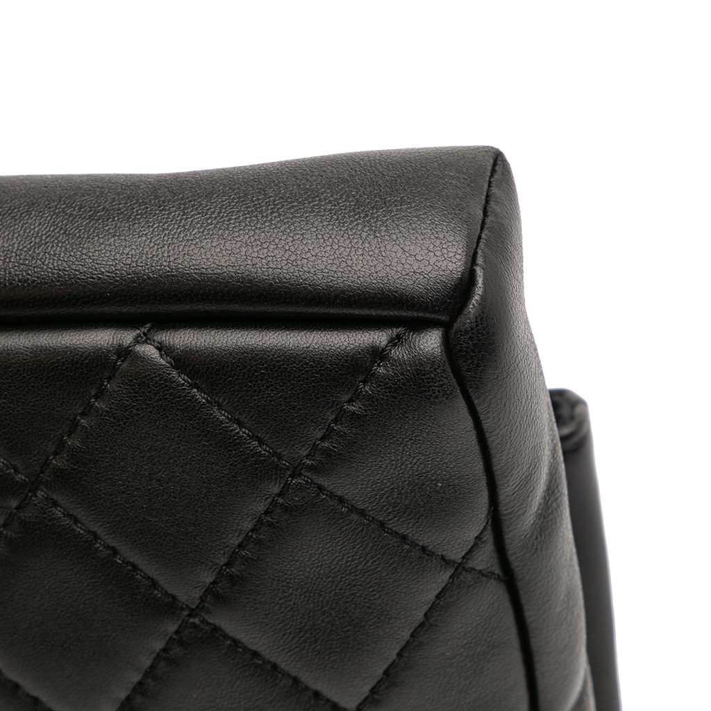 Chanel CC Quilted Lambskin Grip Clutch - Detail 2