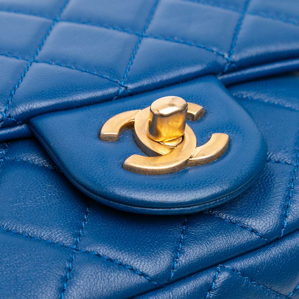 Chanel Mini Square Classic Lambskin Pearl Crush Single Flap - Detail 2