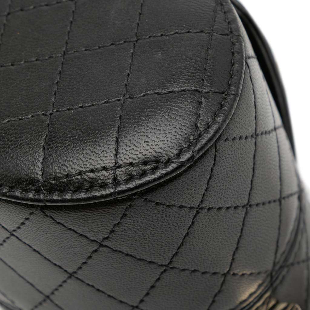 Chanel Mini Quilted Lambskin Round Vanity Case with Chain - Image 12
