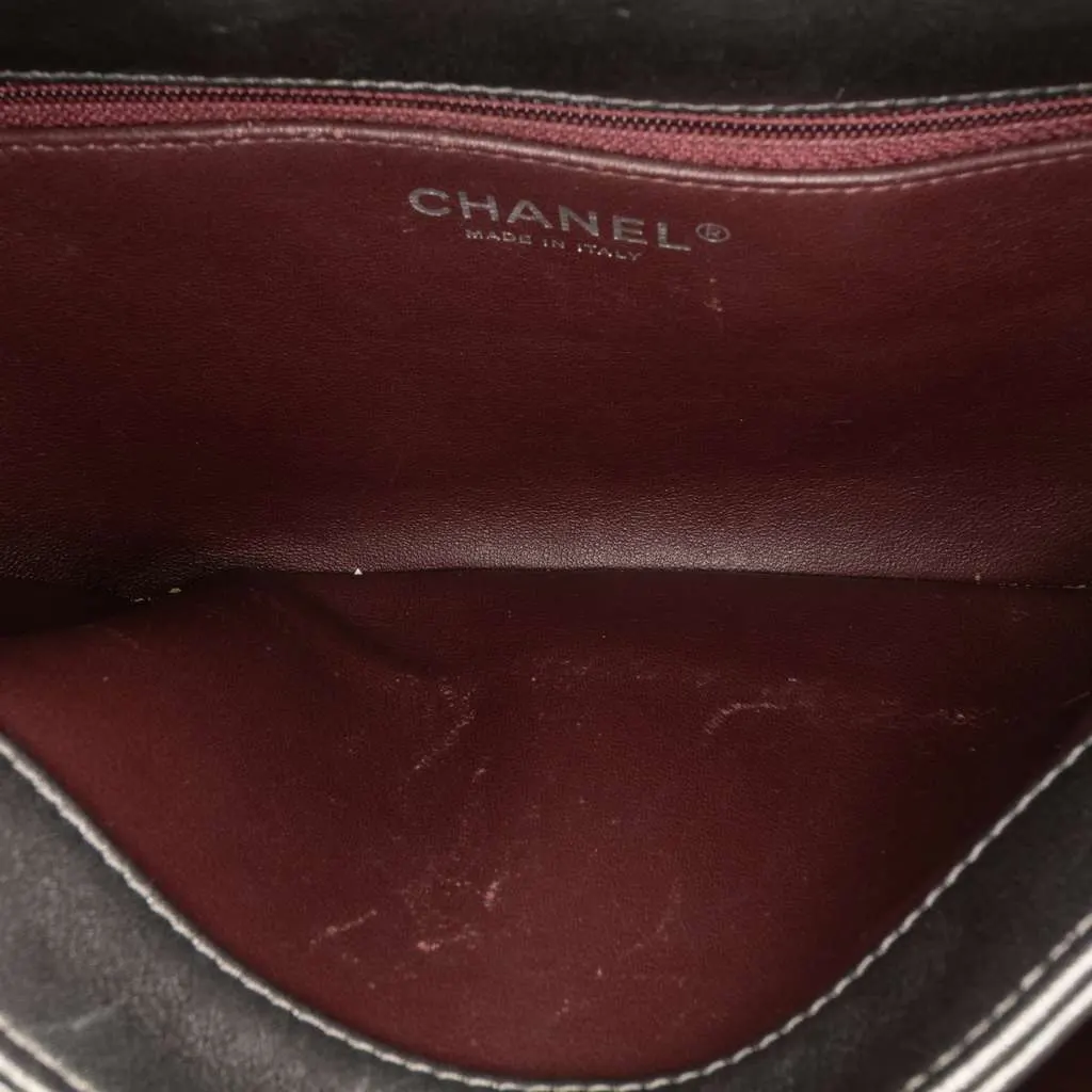 Chanel Quilted Metallic Lambskin Trendy CC Flap Grey Leather Very good - Model View