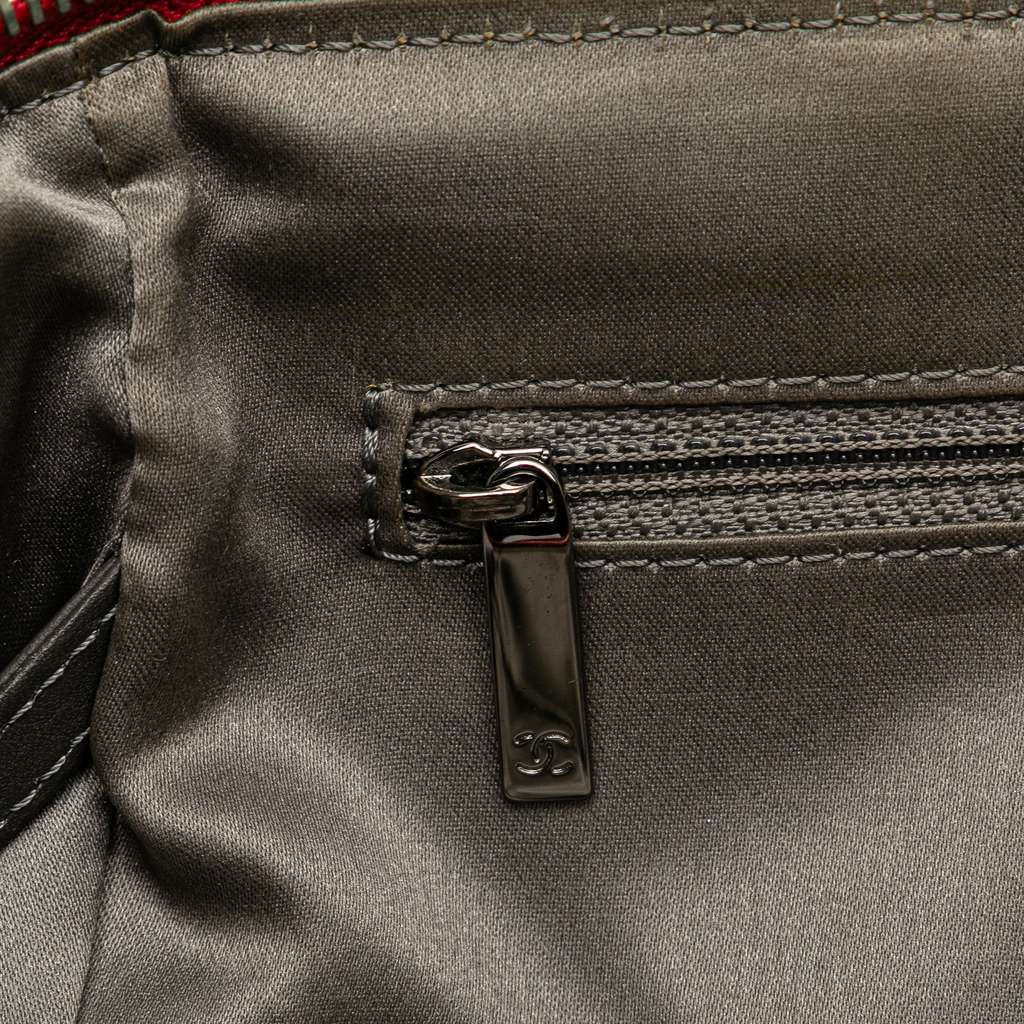 Chanel Lambskin Square Stitched Lax Handbag - Detail 2