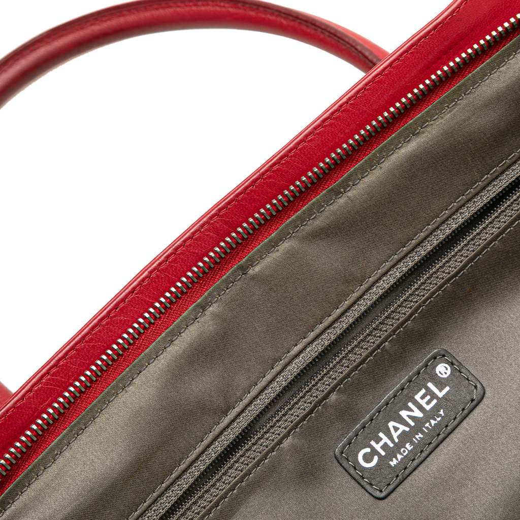 Chanel Lambskin Square Stitched Lax Handbag - Image 10