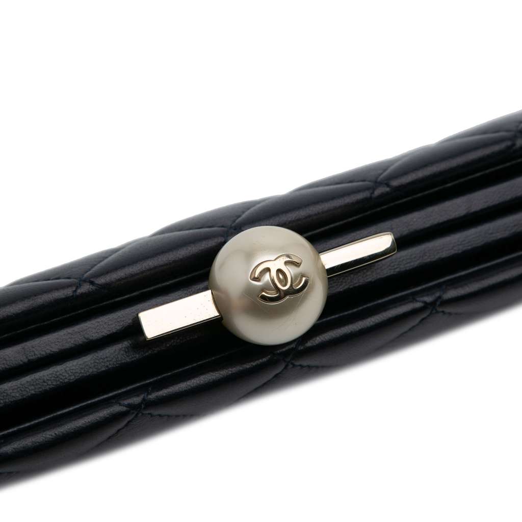 Chanel CC Quilted Lambskin Pearl Clutch - Detail 2