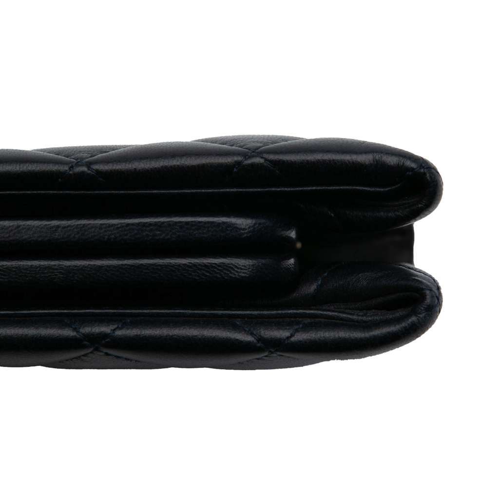 Chanel CC Quilted Lambskin Pearl Clutch - Image 10