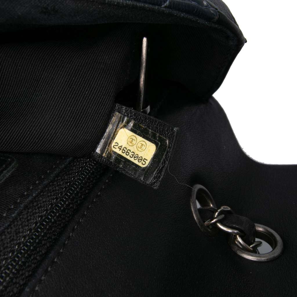 Chanel Medium Bicolor Quilted Calfskin Flap - Detail 1