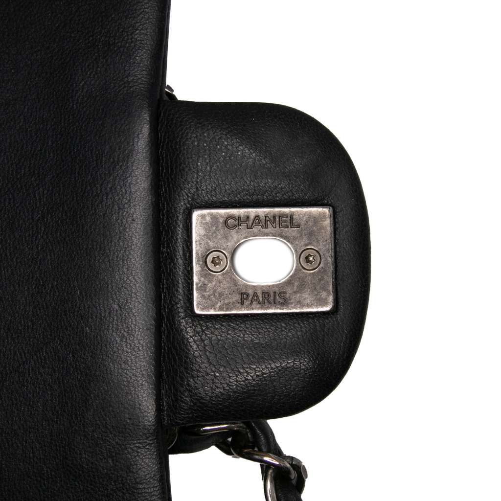 Chanel Medium Bicolor Quilted Calfskin Flap - Detail 2