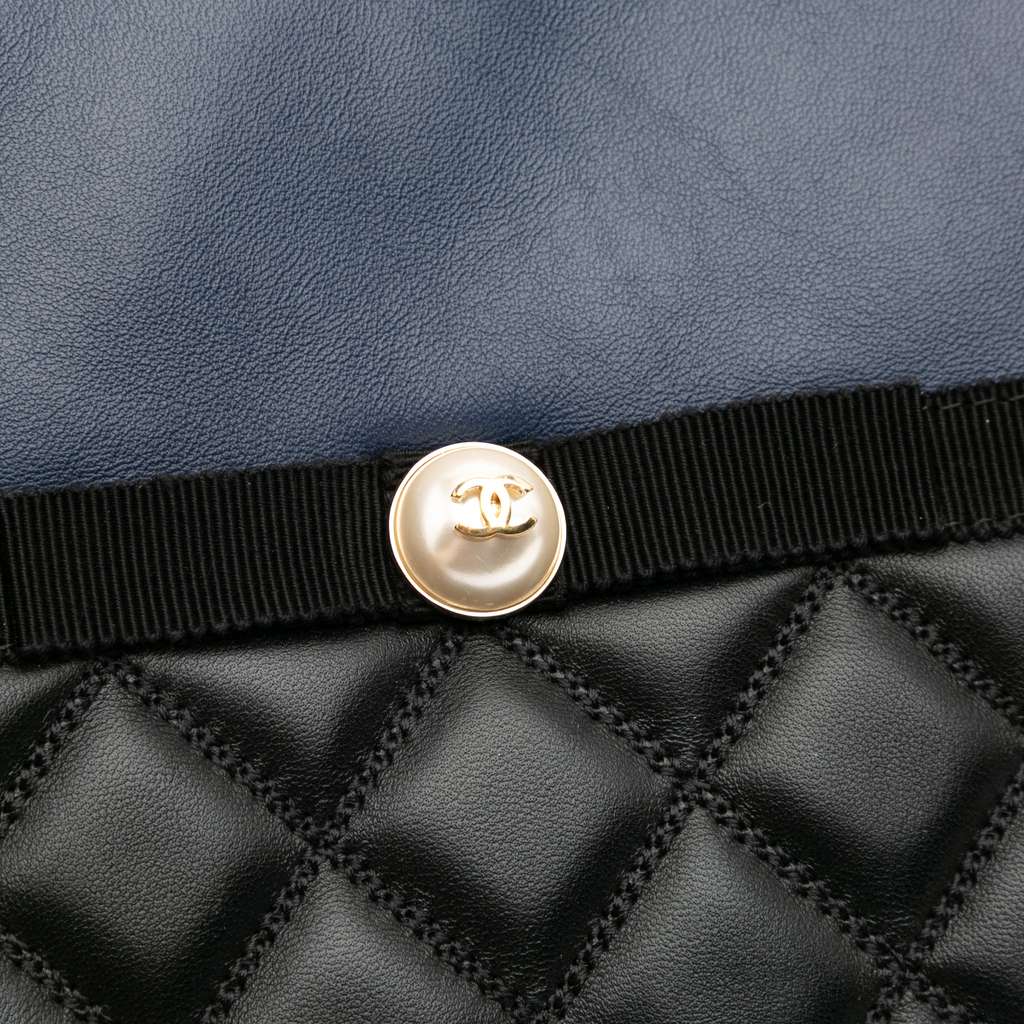 Chanel Large Bicolor Quilted Leather Pearl O Case Clutch - Detail 1