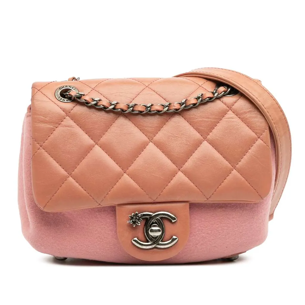Chanel Paris Salzburg Mini Quilted Glazed Calfskin and Felt Edelweiss Flower Flap Pink Leather Very good - Front View