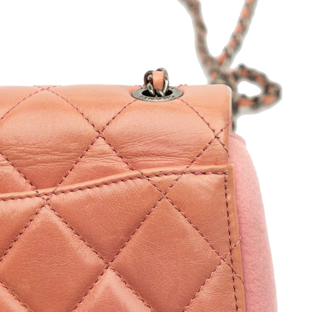 Chanel Paris Salzburg Mini Quilted Glazed Calfskin and Felt Edelweiss Flower Flap - Image 13