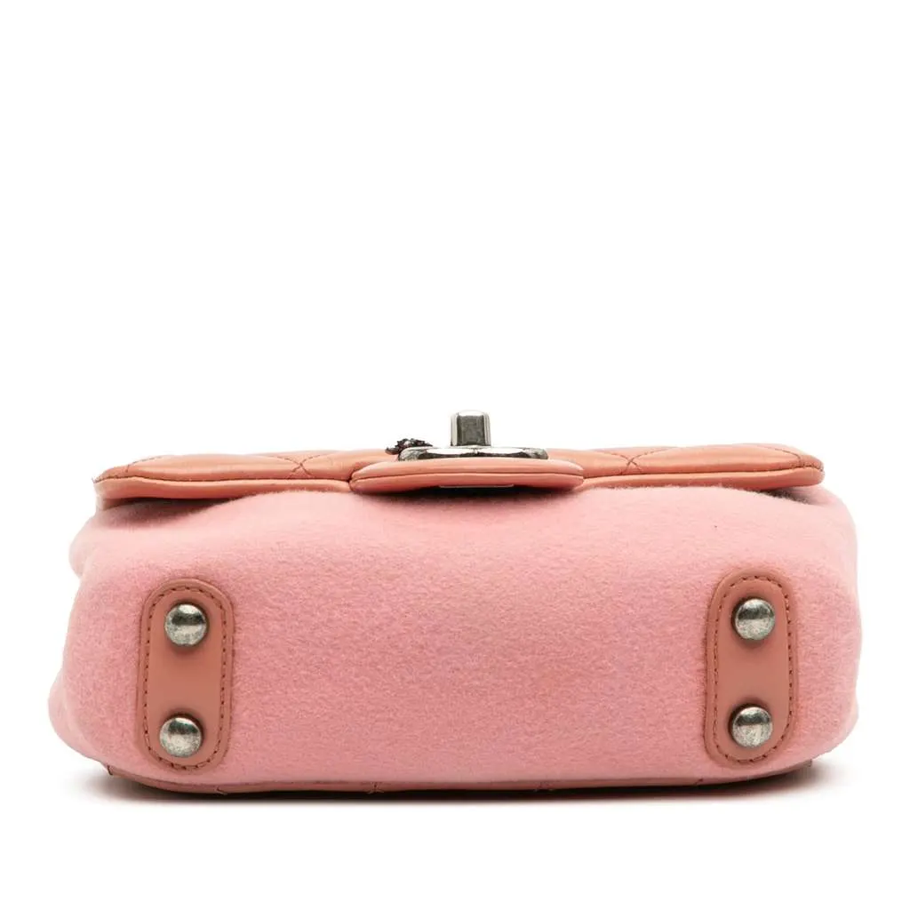 Chanel Paris Salzburg Mini Quilted Glazed Calfskin and Felt Edelweiss Flower Flap Pink Leather Very good - Inside View