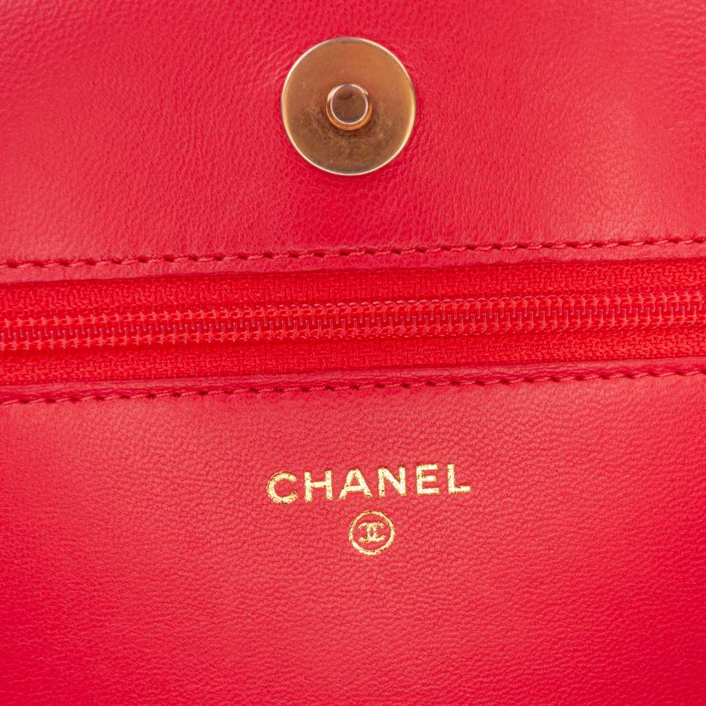 Chanel Quilted Caviar Boy Wallet on Chain - Detail 1