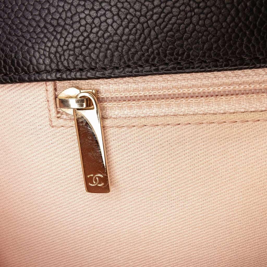 Chanel Paris Cuba Medium Caviar Thread Around Flap - Detail 2