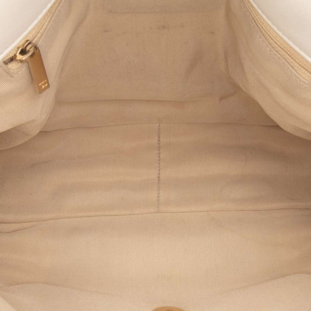 Chanel Maxi Lambskin 19 Flap - 4