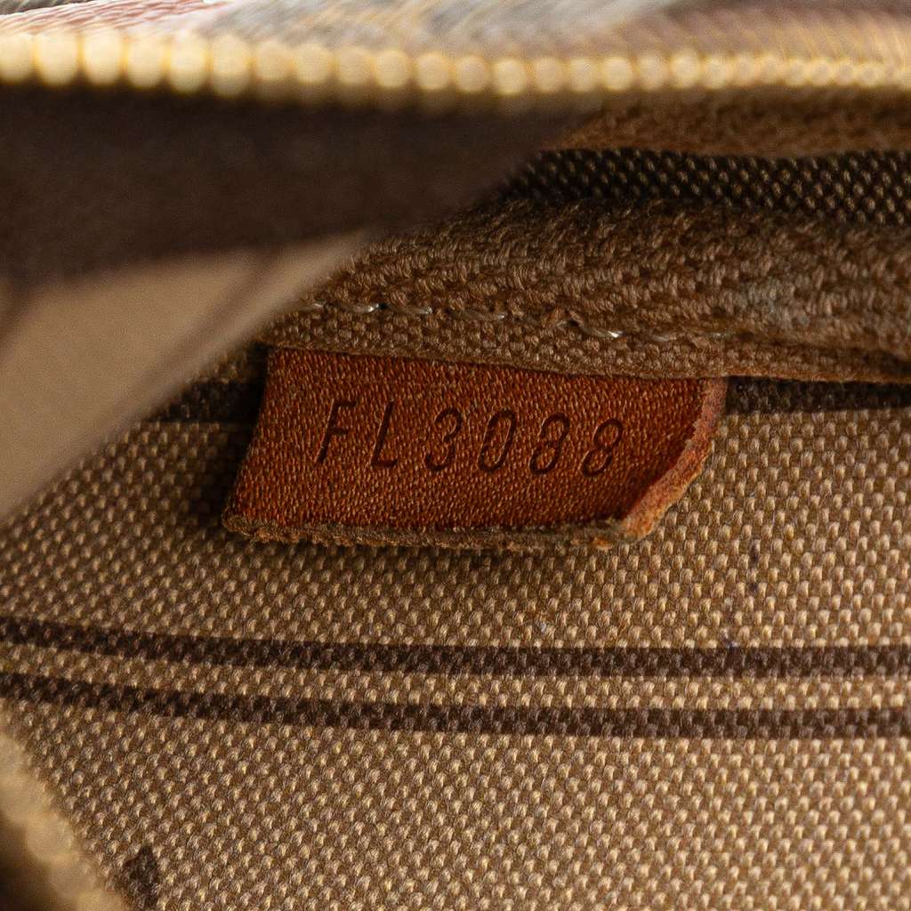 Louis Vuitton Monogram Patch Mini Pochette Accessoires - Detail 1