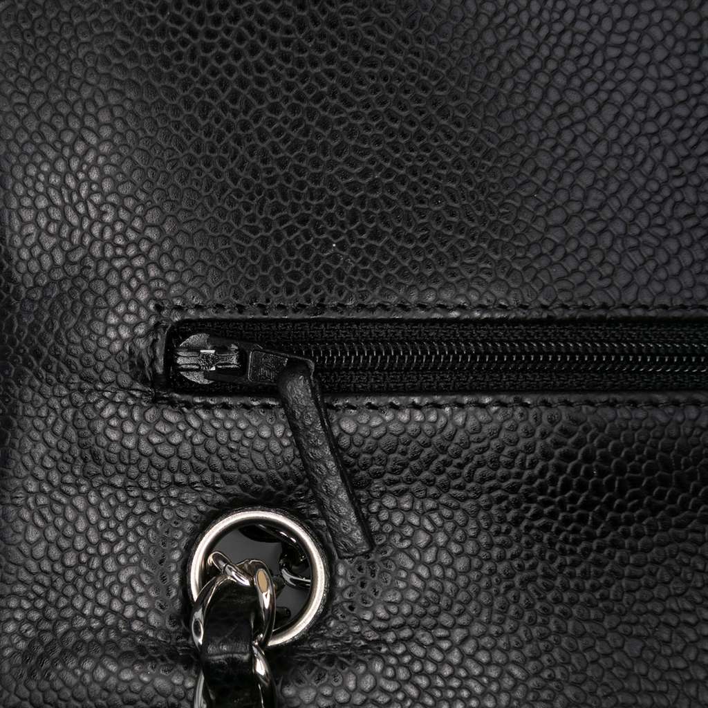 Chanel Medium Classic Caviar Double Flap - Detail 2
