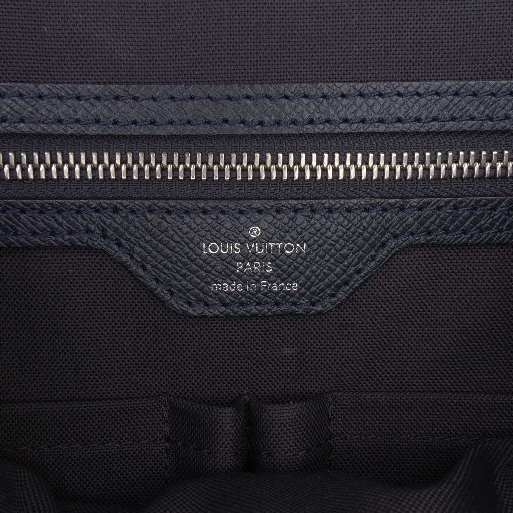 Louis Vuitton Taiga Vassili PM - 5