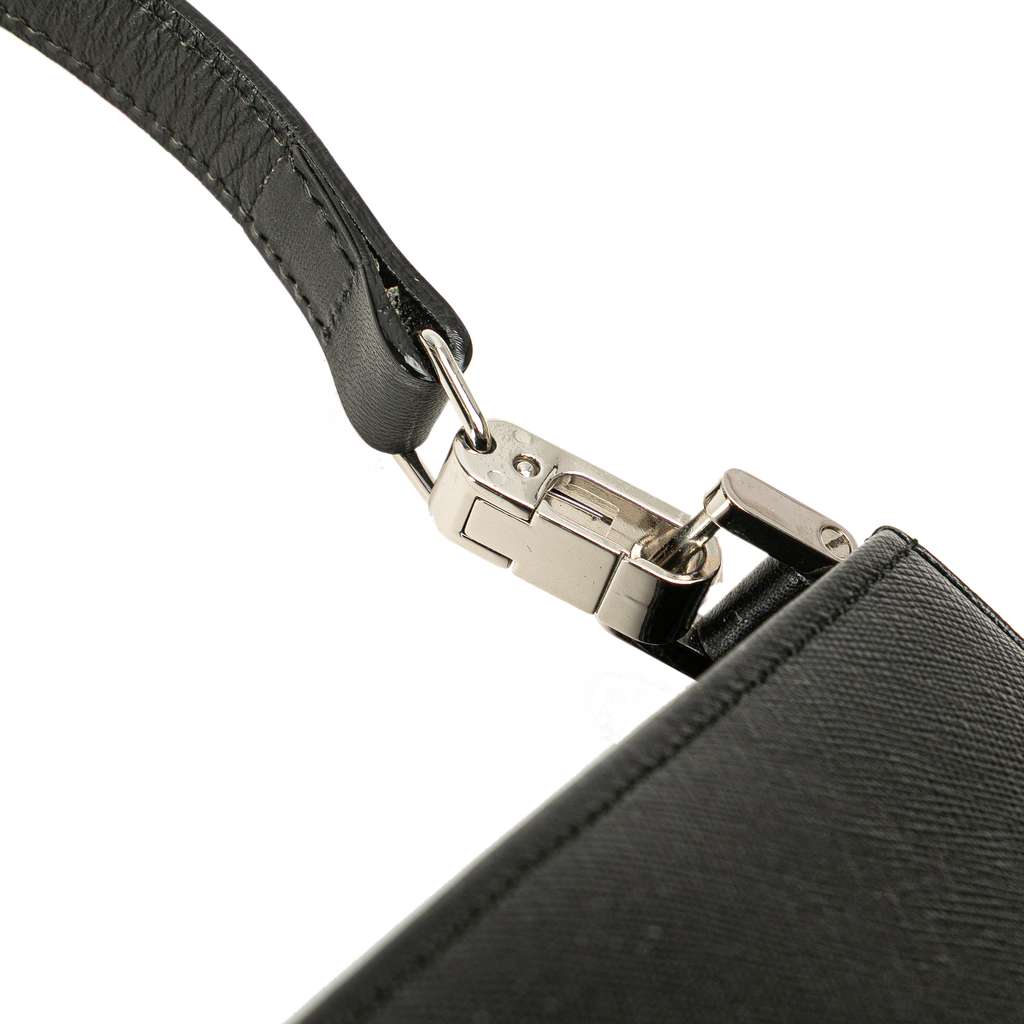 Burberry Leather Shoulder Bag - Image 11