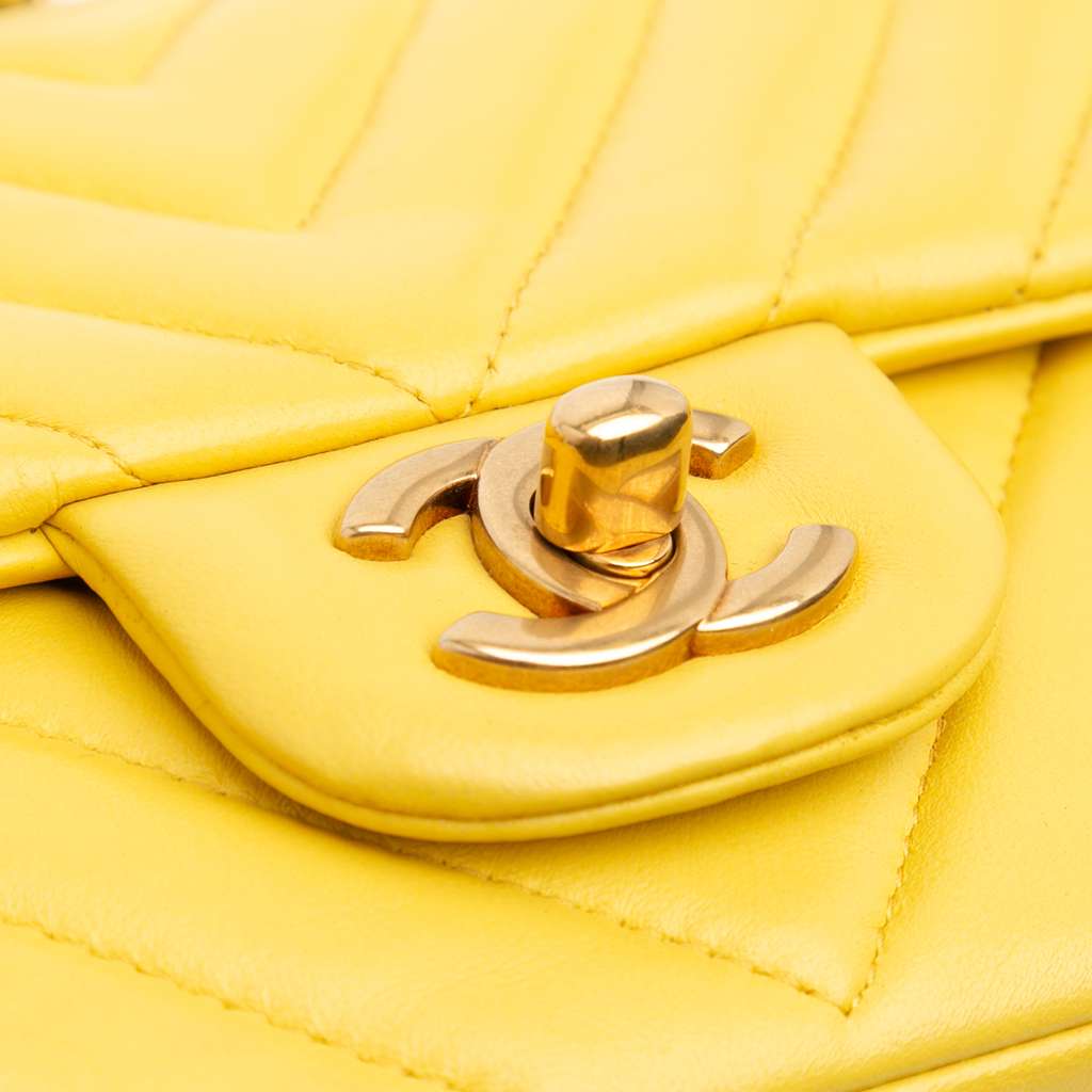 Chanel Mini Rectangular Classic Chevron Lambskin Single Flap - Detail 1