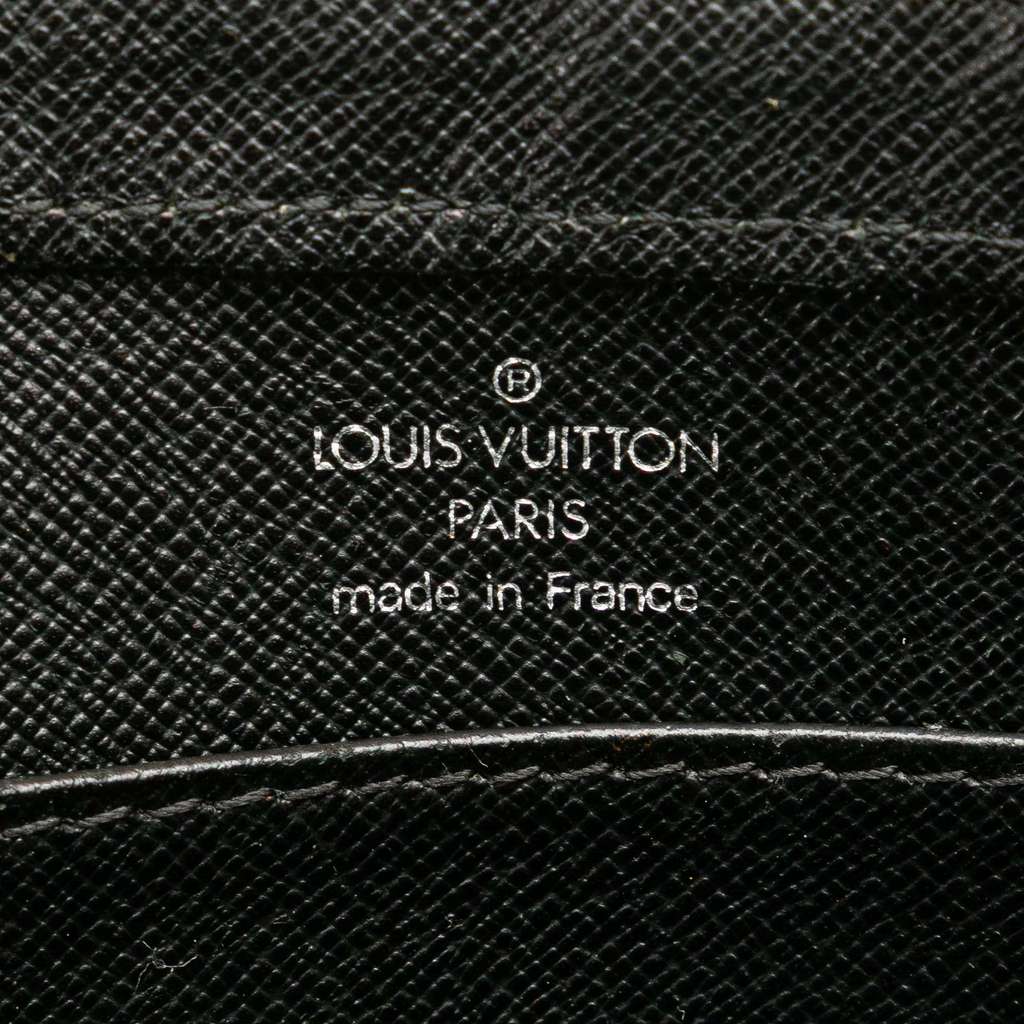 Louis Vuitton Taiga Baikal - Detail 1
