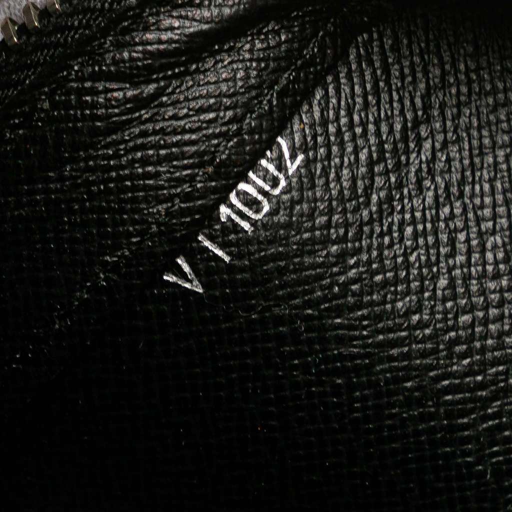 Louis Vuitton Taiga Baikal - Detail 2