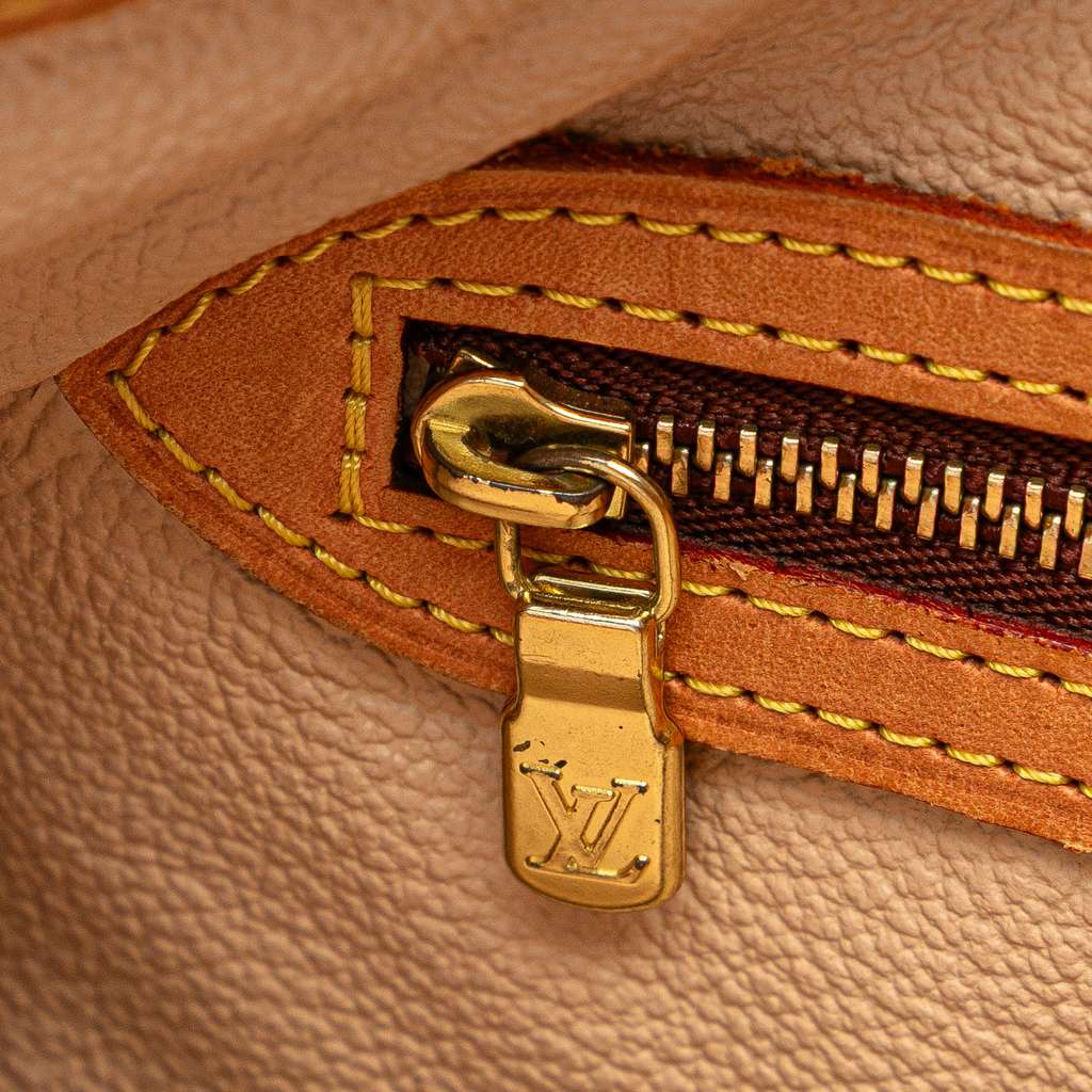 Louis Vuitton Monogram Petit Bucket - Detail 2