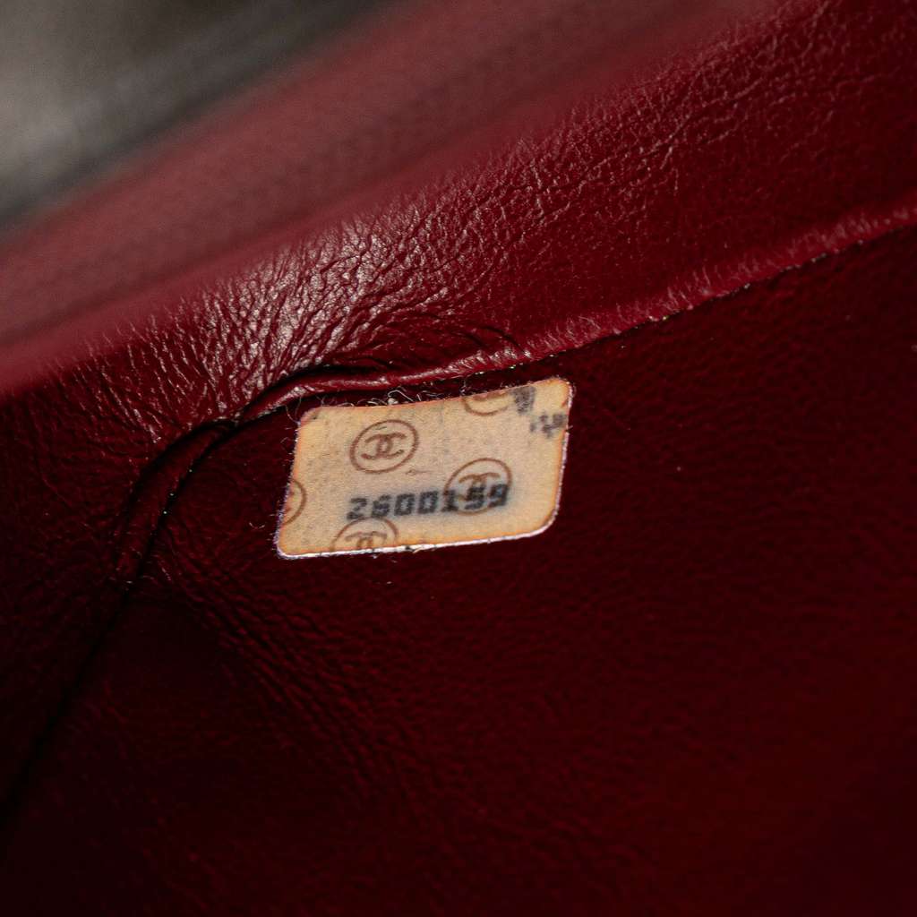 Chanel Small Lambskin Diana Flap - Detail 1