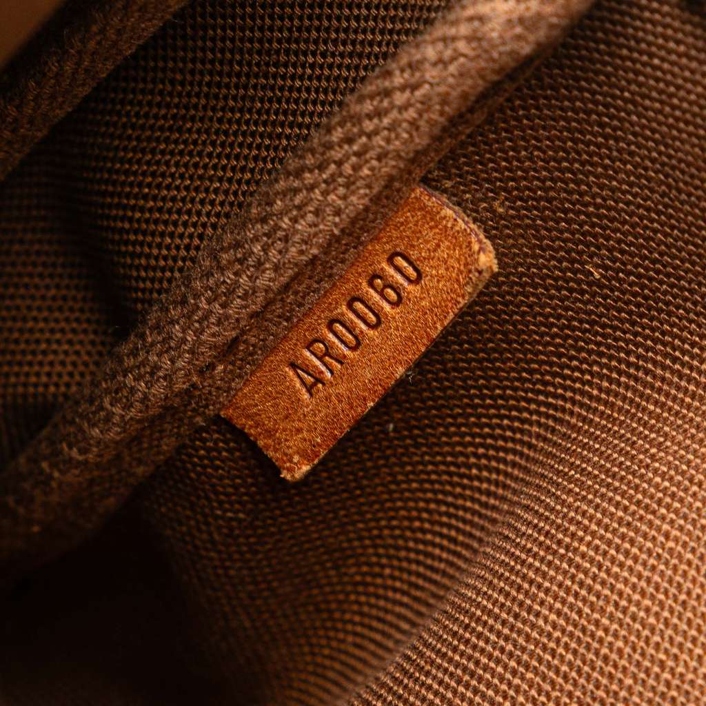 Louis Vuitton Monogram Pochette Accessoires - Detail 1