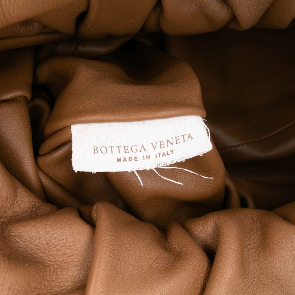 Bottega Veneta Lambskin The Shoulder Pouch - Detail 1