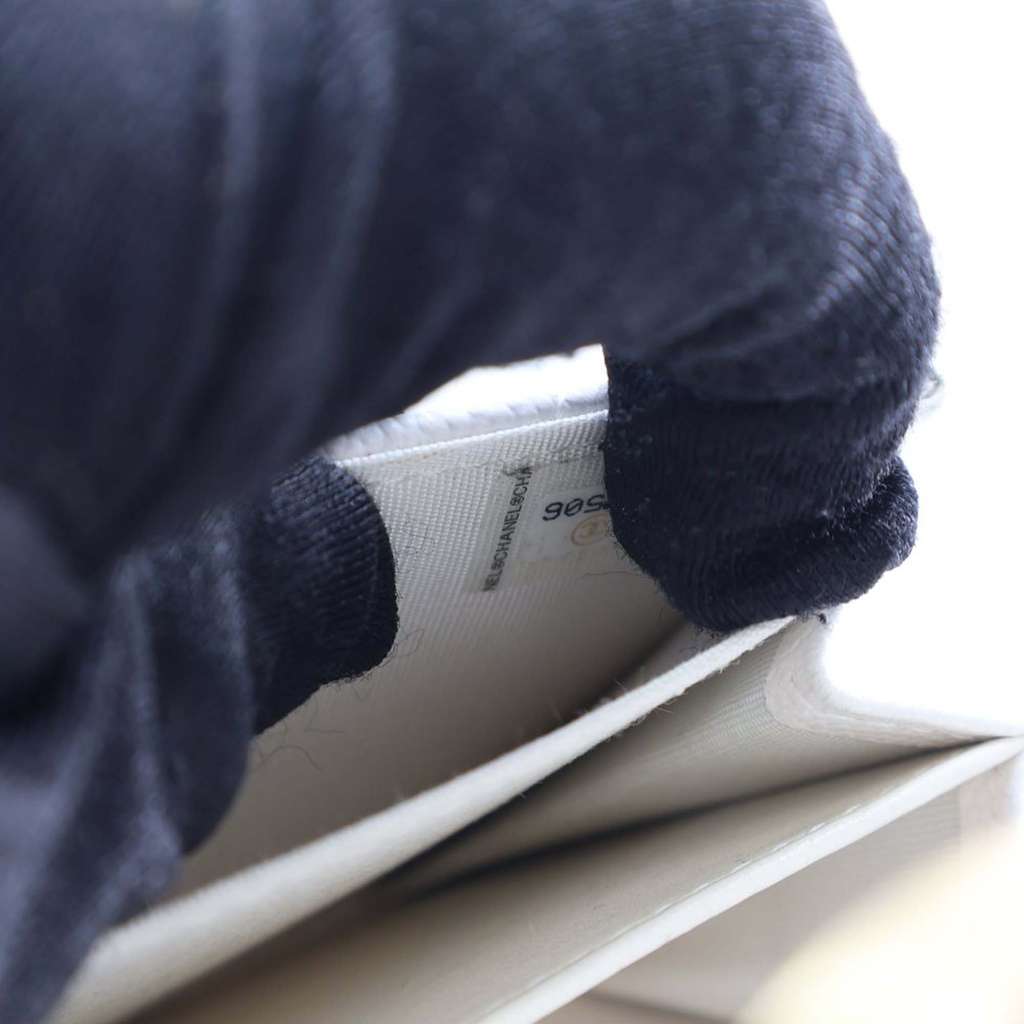 Chanel Quilted Caviar Card Holder on Chain - Detail 2