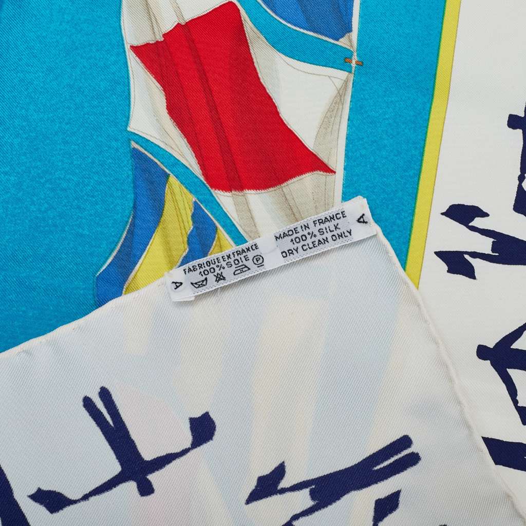 Hermès En Course Silk Scarf - Side view