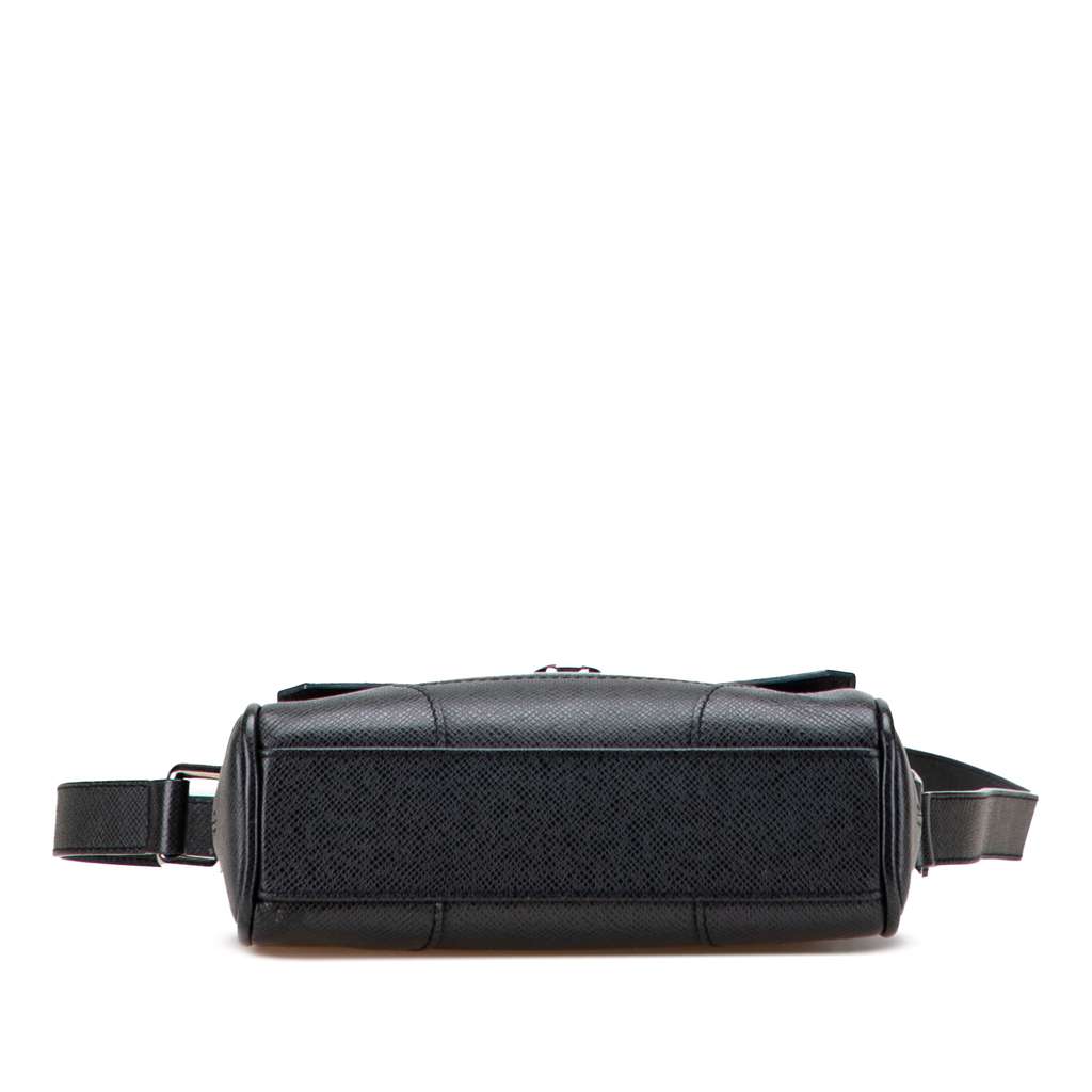 Louis Vuitton Taiga Luca - 3