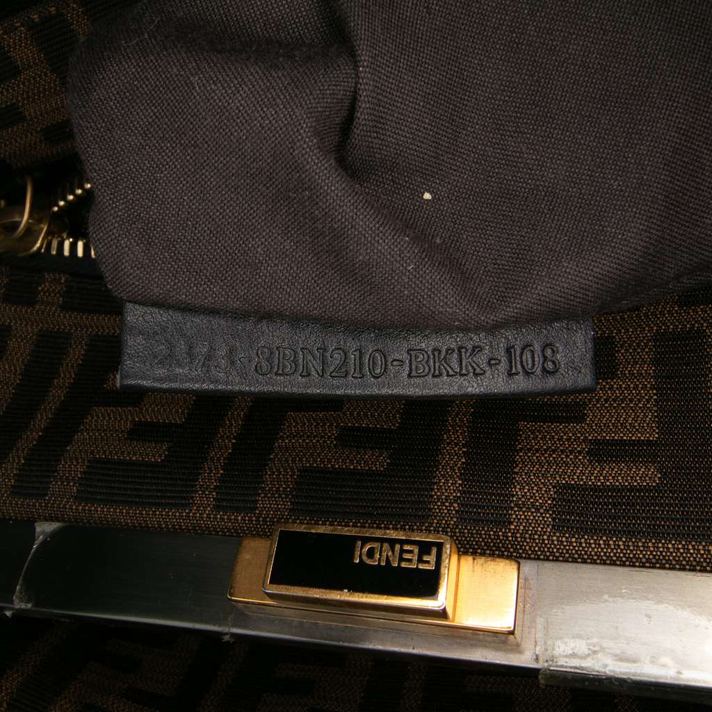 Fendi Large Goatskin Peekaboo Iconic Satchel - Detail 2