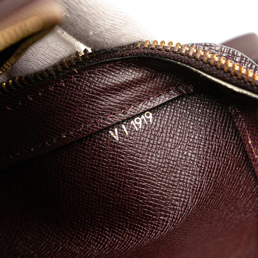Louis Vuitton Taiga Pochette Baikal - Detail 1