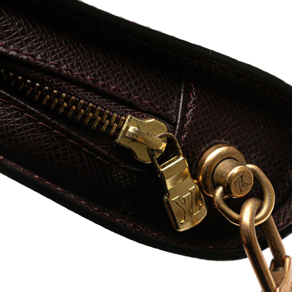 Louis Vuitton Taiga Pochette Baikal - Detail 2