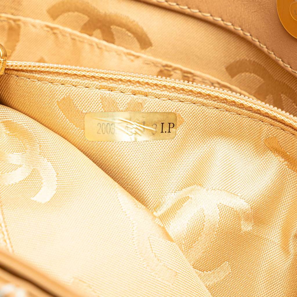Chanel Small CC Calfskin Wild Stitch Tote - Detail 2