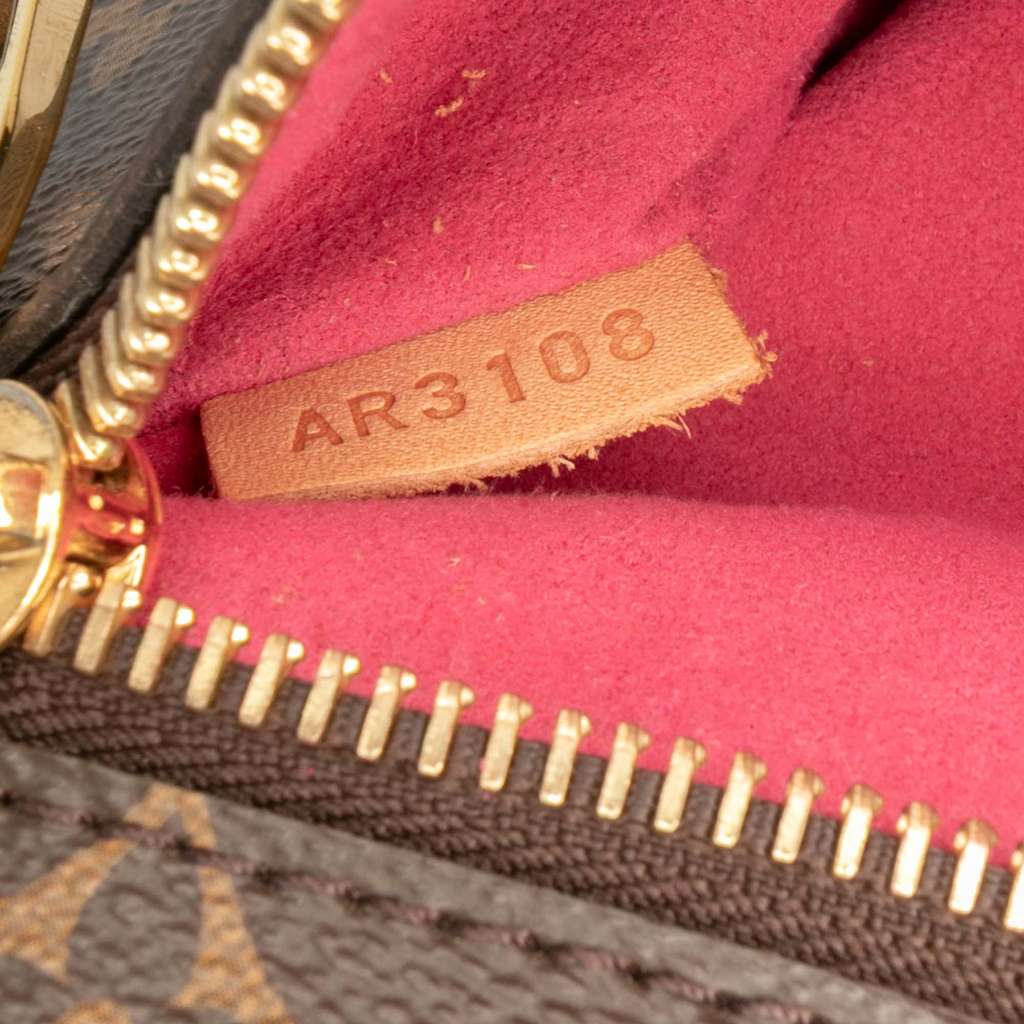 Louis Vuitton Monogram Patches Pochette Metis - Detail 2