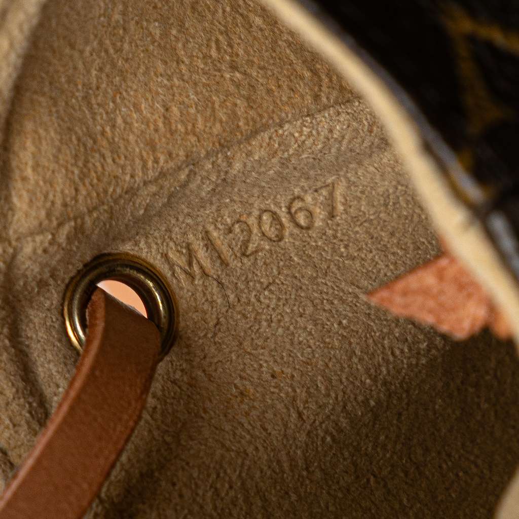 Louis Vuitton Monogram Pochette Cancun - Detail 1