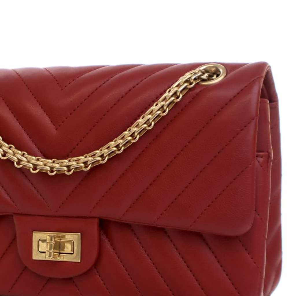 Chanel Reissue 2.55 Chevron Aged Calfskin Double Flap 225 - Detail 1