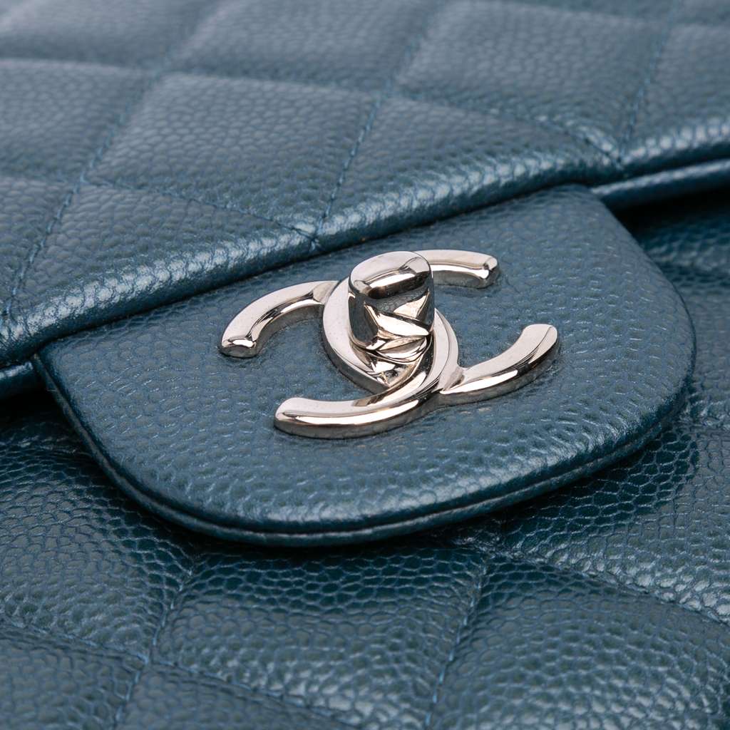 Chanel Jumbo Classic Iridescent Caviar Double Flap - Detail 2