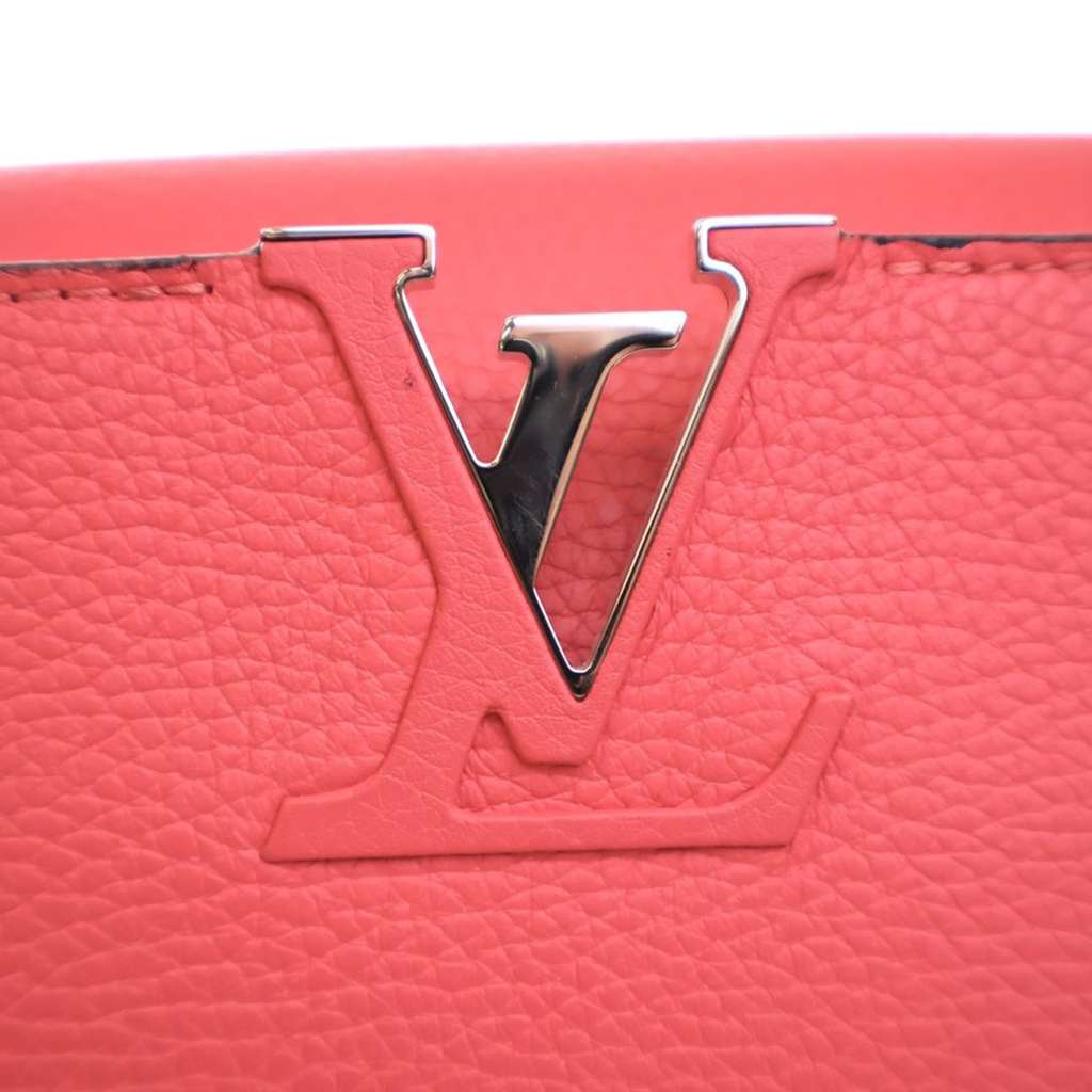 Louis Vuitton Taurillon Capucines MM - Side view