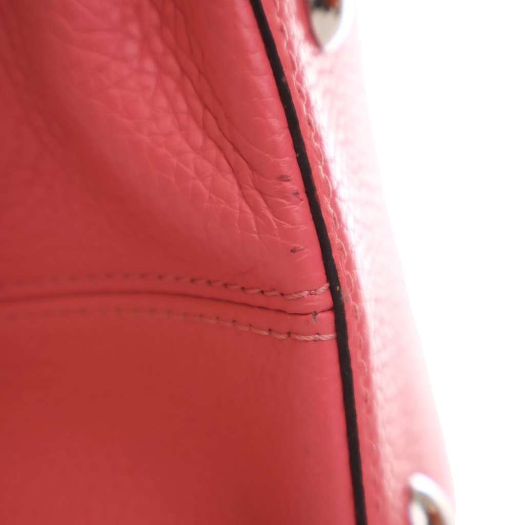 Louis Vuitton Taurillon Capucines MM - Detail 1