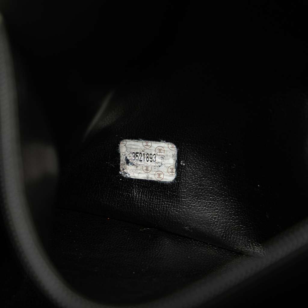 Chanel Caviar Front Pocket Chain Tote - Detail 2